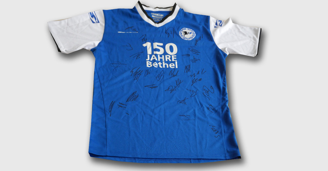 Bielefeld signiert Trikot    Bielefeld signiert Trikot