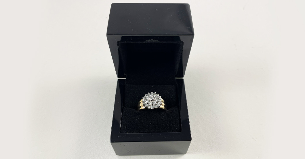 Goldring mit Brillanten    Goldring mit Brillanten