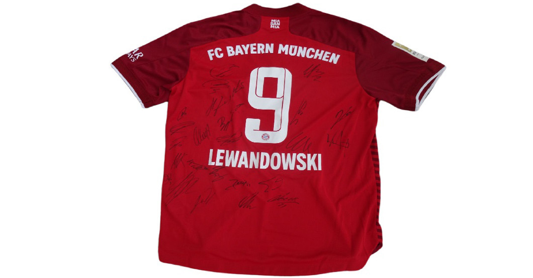 Lewa Trikot teamsigniert   Lewa Trikot teamsigniert