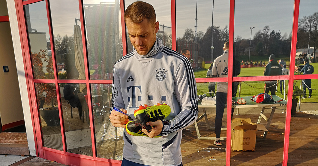  Neuer pink boots 