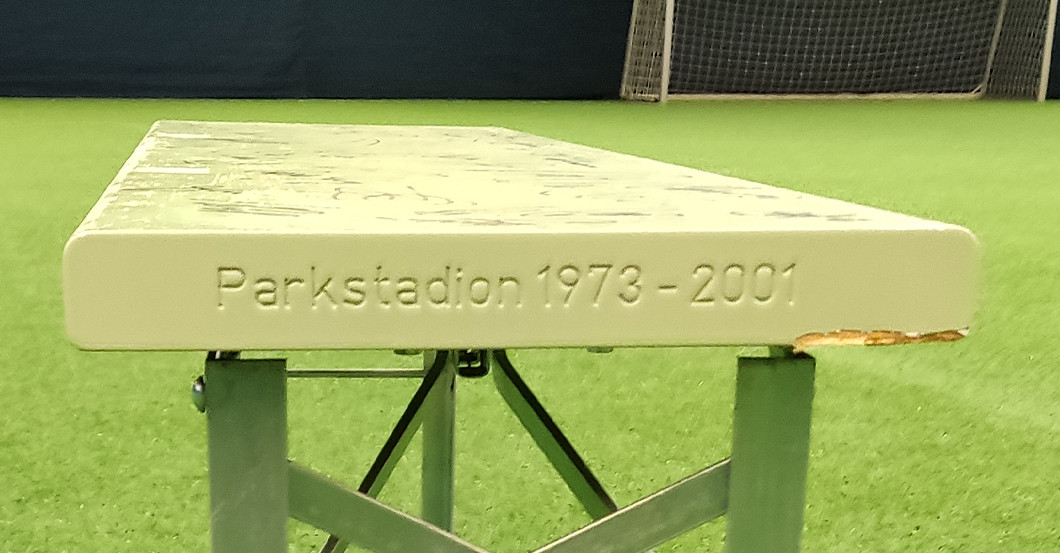 Schalke Bank R25 2   Schalke Bank R25 2