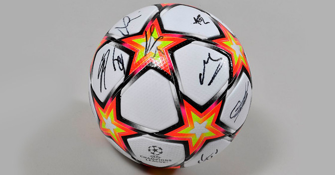TM Bayern signiert Ball   TM Bayern signiert Ball