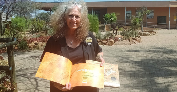  AGA Herdenhund und Buch  