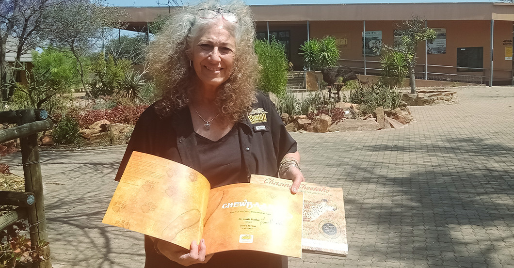  AGA Herdenhund und Buch  