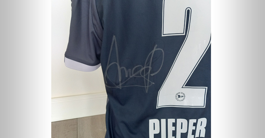 Amos Pieper Sondertrikot   Amos Pieper Sondertrikot