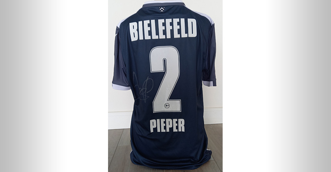 Amos Pieper Sondertrikot   Amos Pieper Sondertrikot