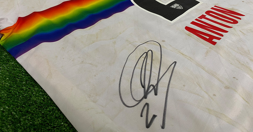  Anton Outfit signiert 