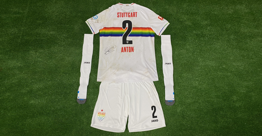  Anton Outfit signiert 