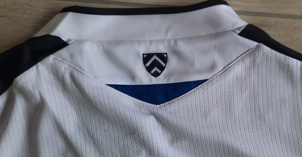 Arminia signiert Trikot   Arminia signiert Trikot