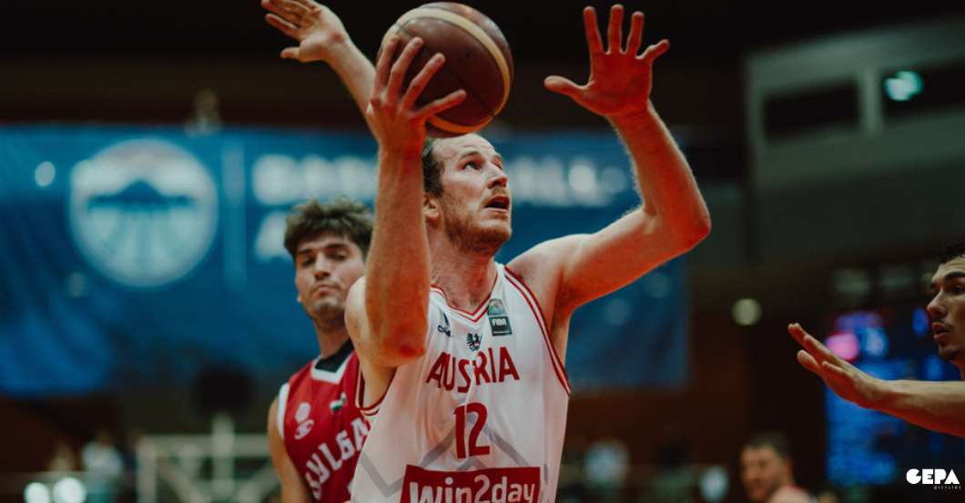  AT Ball NBA Pöltl 