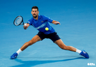  AT Djokovic Schlaeger 