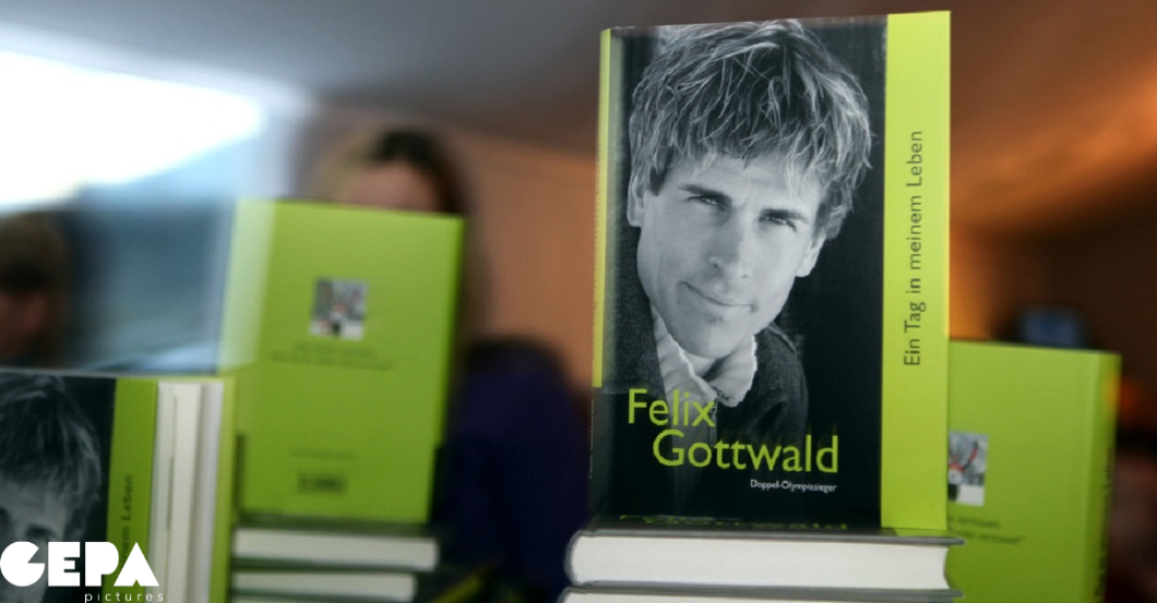  AT Geberit WC und Buch 