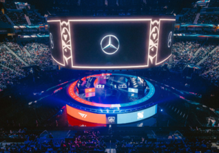  AT League of Legends  