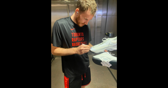 AT Pöltl Schuhe Shirt    AT Pöltl Schuhe Shirt