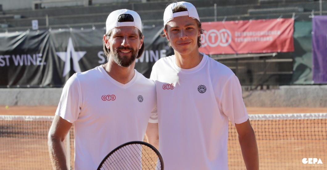 AT Schwärzler Schläger   AT Schwärzler Schläger