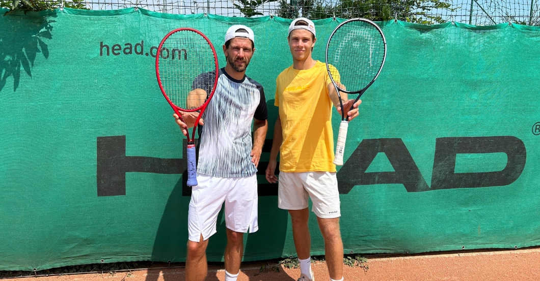 AT Schwärzler Schläger   AT Schwärzler Schläger