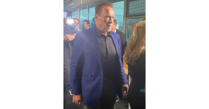 AT Schwarzeneegger Cover   AT Schwarzeneegger Cover