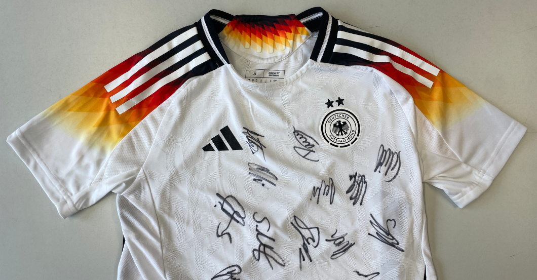  AT Signiertes DFB-Trikot 