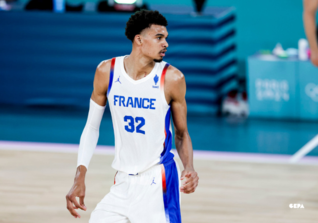  AT Topps Basketballkarten 