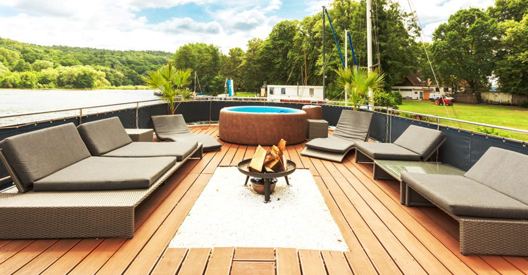  Auf dem Hausboot grillen 