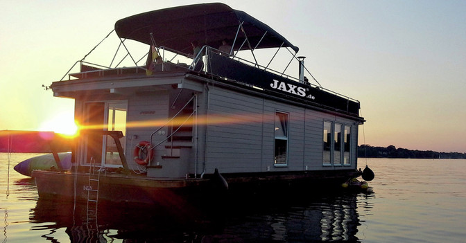  Auf dem Hausboot grillen 