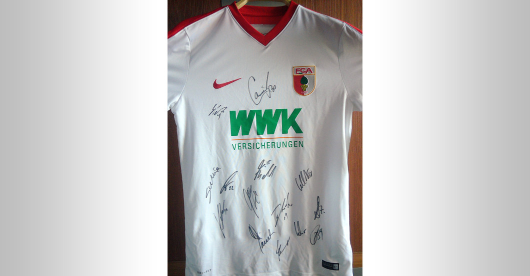  Augsburg Trikot signiert 