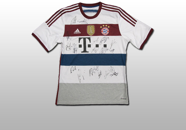 Auswärtstrikot FC Bayern   Auswärtstrikot FC Bayern