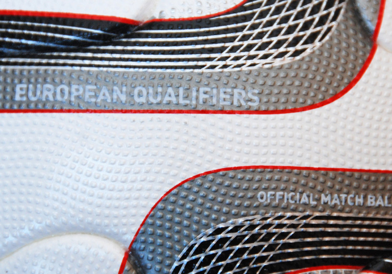  Ball signiert von Merkel 