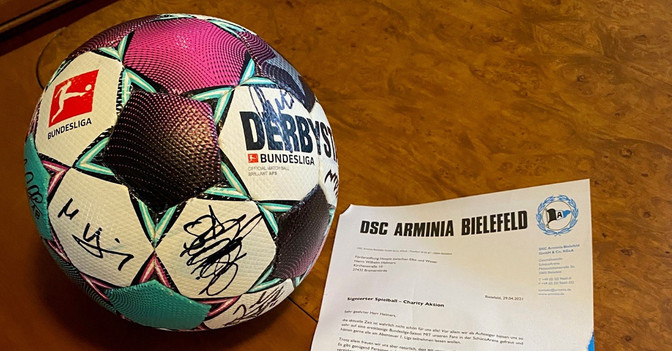  Bielefeld signiert Ball 