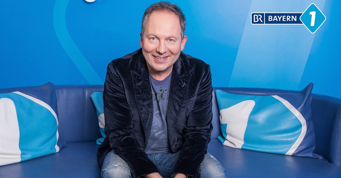 Blaue Couch backstage   Blaue Couch backstage