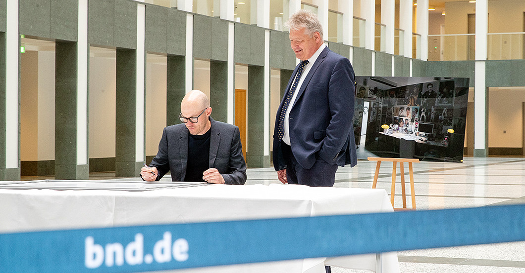 BND Foto Elvis Büro   BND Foto Elvis Büro