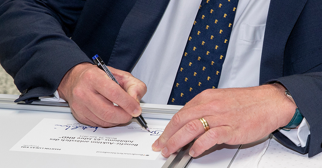 BND Foto Elvis Büro   BND Foto Elvis Büro