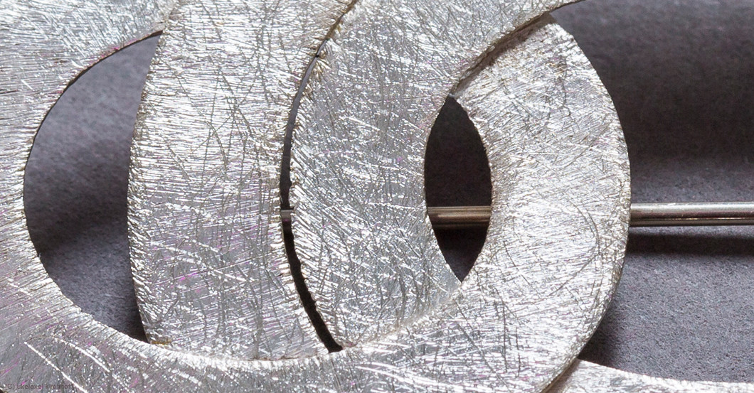 Brosche mit Ringen   Brosche mit Ringen