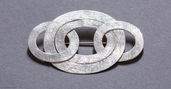 Brosche mit Ringen   Brosche mit Ringen