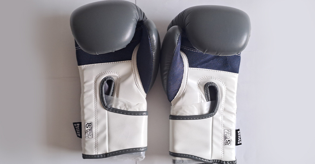 BÜ Boxhandschuhe grau   BÜ Boxhandschuhe grau