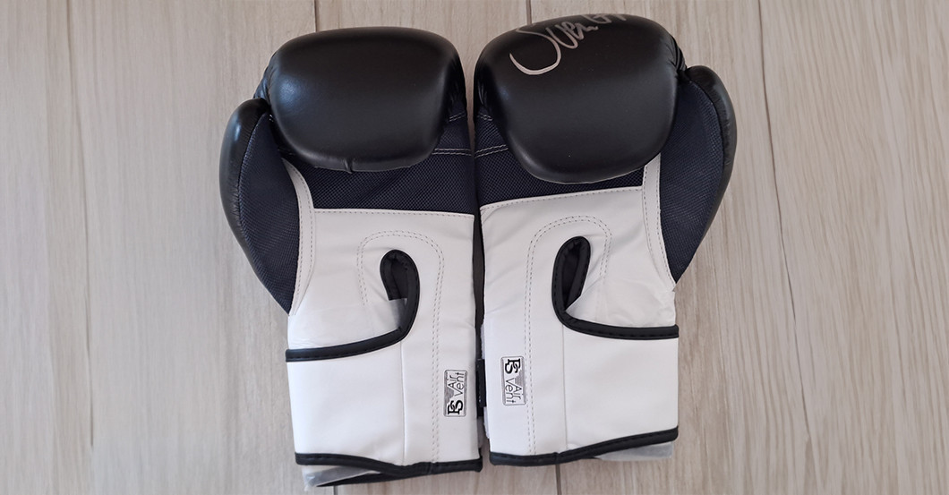 BÜ Boxhandschuhe schwarz   BÜ Boxhandschuhe schwarz