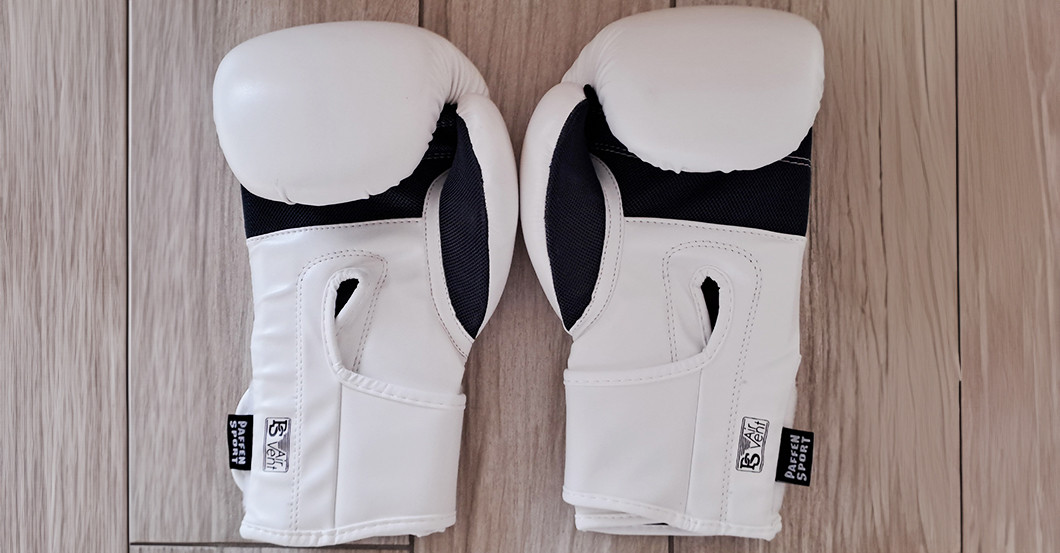 BÜ Boxhandschuhe weiß   BÜ Boxhandschuhe weiß