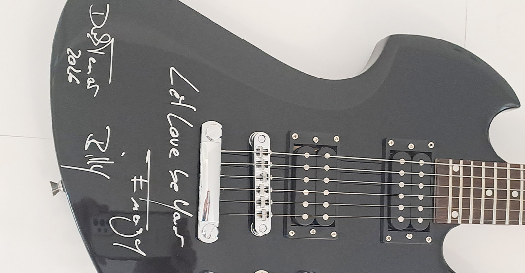  BÜ Dark Tenor Gitarre 