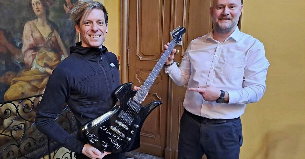  BÜ Dark Tenor Gitarre 