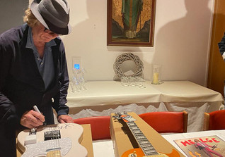  BÜ Helge Gitarre weiß 