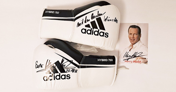  BÜ Maske Boxhandschuhe 