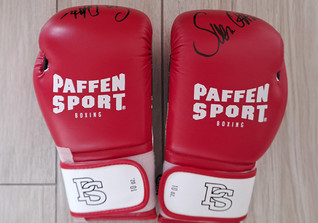  BÜ Ottke rote Handschuhe 