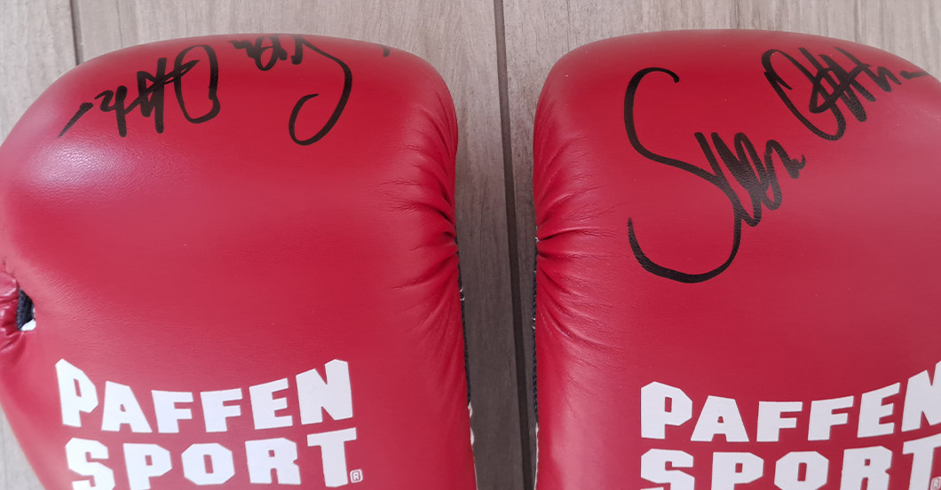 BÜ Ottke rote Handschuhe   BÜ Ottke rote Handschuhe