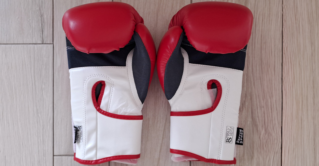 BÜ Ottke rote Handschuhe   BÜ Ottke rote Handschuhe