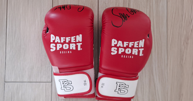 BÜ Ottke rote Handschuhe   BÜ Ottke rote Handschuhe