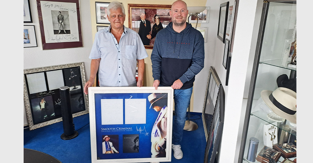 BÜ Smooth Criminal    BÜ Smooth Criminal