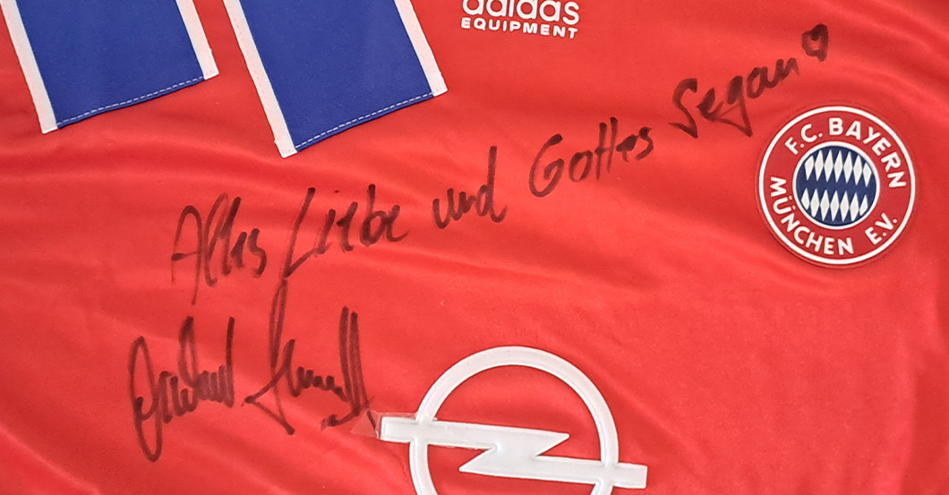  BÜ  Trikot Socke Bild FCB 
