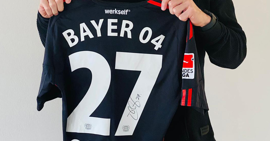 Castro Leverkusen Trikot   Castro Leverkusen Trikot