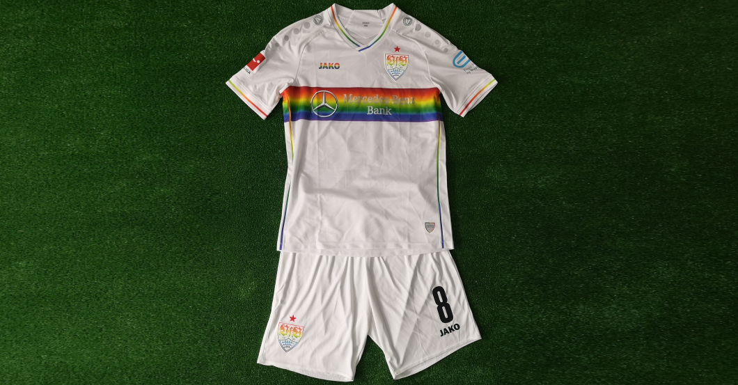  Castro Outfit signiert 