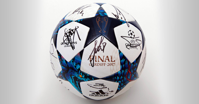 CL Finalball signiert    CL Finalball signiert